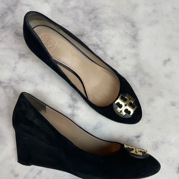 Tory Burch Luna Black Suede Medallion Logo Wedge Pumps - Picture 1 of 12